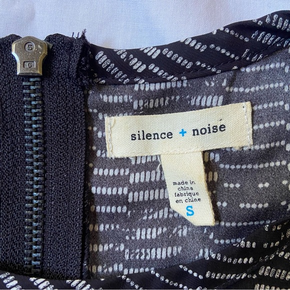 ⚡️ UO Silence and Noise Going Out Top - Picture 3 of 4